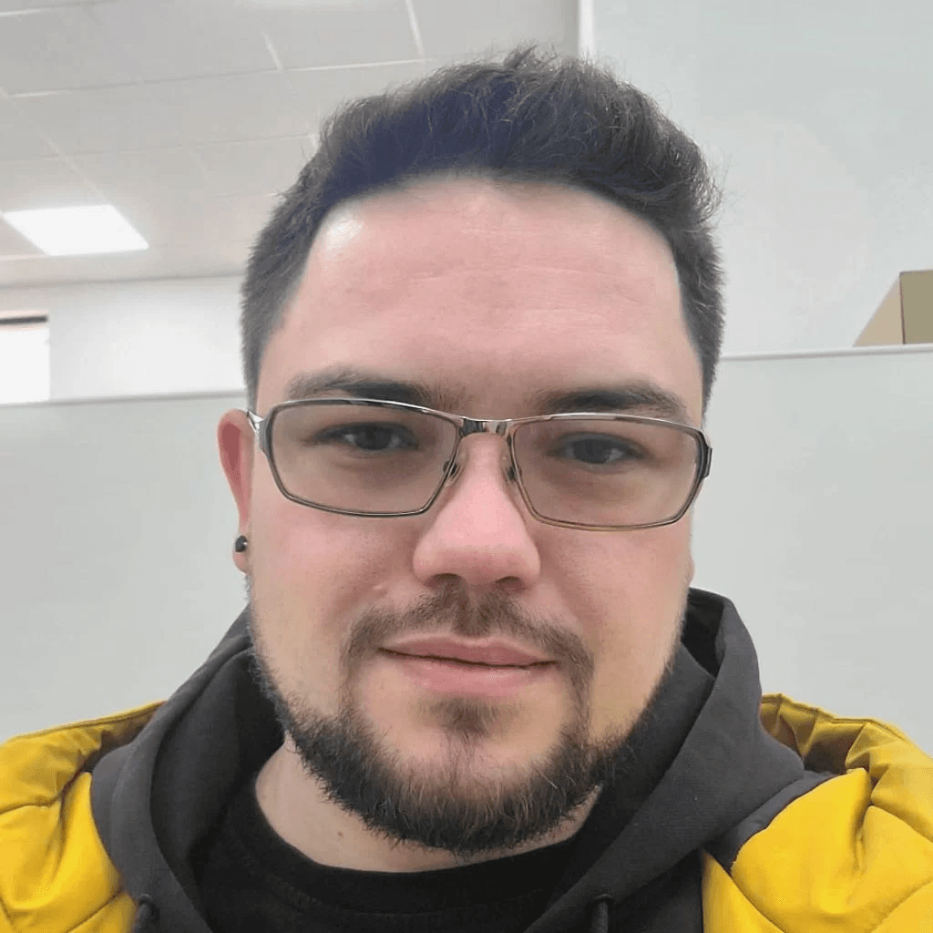 Максим Пецко